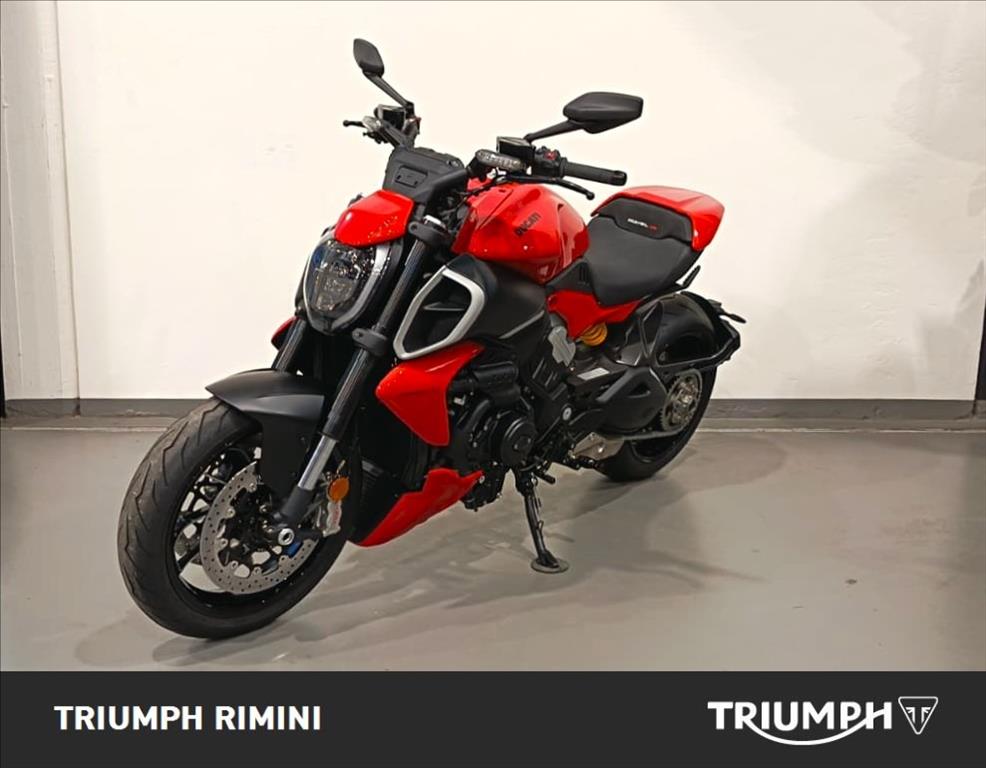 DUCATI Diavel V4 1158 Red